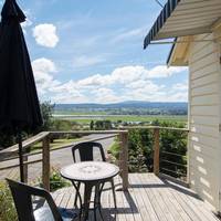 Two-Bedroom Cottage with Spa Bath