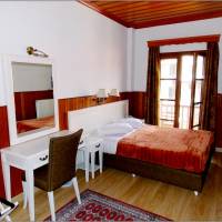 Double Room with Hydromassage Shower and Mountain View