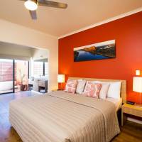 Deluxe One-Bedroom Apartment