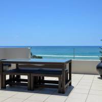 Three-Bedroom Apartment with Rooftop Deck, Ocean View and Hot Tub