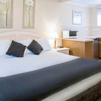 Queen Suite with Spa Bath