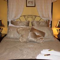 Meenhi Queen Suite with Spa Bath - 1 Night