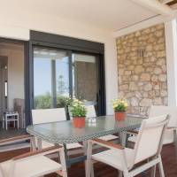 Family Two-Bedroom Apartment with Sea View 