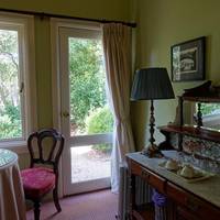 Deluxe Queen Suite with Spa Bath
