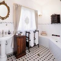 Superior Queen Room with Spa Bath
