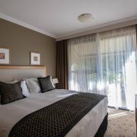 Deluxe King Room with Balcony and Garden View