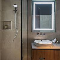 Deluxe King Room with Mountain View