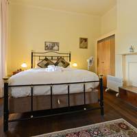 Queen Room with Shared Bathroom
