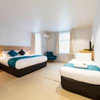 Twin Room - Water Front