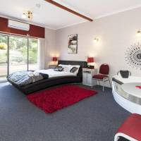 Deluxe Queen Room with Spa Bath