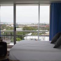 Deluxe Queen Room - No Housekeeping
