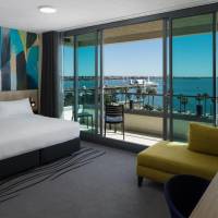 Deluxe King Room with Bay View
