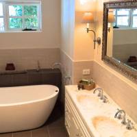 King Suite (2 Adults)