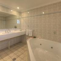 Executive Suite with Spa Bath