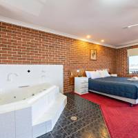 King Room with Spa Bath