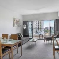 One-Bedroom Apartment with City View - Weekly Housekeeping