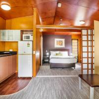 Bungalow with Queen Bed