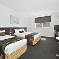 Standard Triple Queen Room