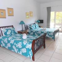 Kingfisher Room with Pool View and Shared Bathroom Facilities