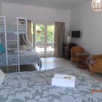 Brolga Room with Pool View and Shared Bathroom Facilities