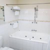 Deluxe Queen Room with Spa Bath