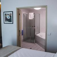 Studio with Spa Bath