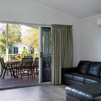 Deluxe 2 Bedroom Cabin - Sleeps 6