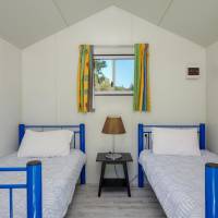 Twin Beach Hut with Shared Bathroom 