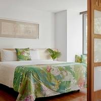 Rainforest King Suite