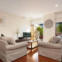 Three-Bedroom Apartment with Pool View - Butter Factory #1