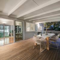 Three-Bedroom House with Private Pool 