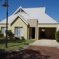Premium 3 Bedroom Bungalow, Sleeps 5