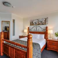 Queen Room with Spa Bath