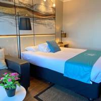 Deluxe Queen Room with Balcony and Sea View