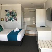 Queen Room with Spa Bath