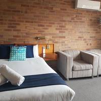 Queen Room with Queen and Single Bed