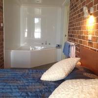 Executive Suite with Spa Bath