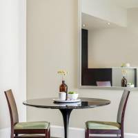 Premier One-Bedroom Queen