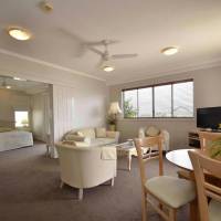 Deluxe One-Bedroom Apartment