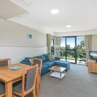One-Bedroom Apartment with Park View