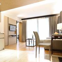 Deluxe One-Bedroom Suite