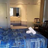  Queen Suite with Spa Bath