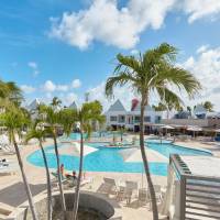 Guest room, 1 King, Pool View, Balcony