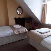 Twin Room with Private External Shower Room