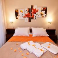 Deluxe Two- Bedroom Apartment