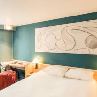 2 Adjacent Rooms
