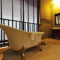 Deluxe Canal View King Bed