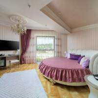 Honeymoon Suite