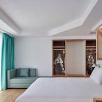 Urban Deluxe Room