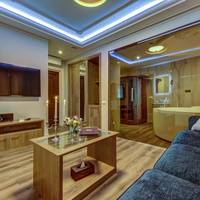 Deluxe Suite with Spa Bath